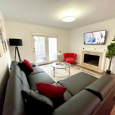 Luxury 2br In Midtown With Patio-balcony & Optional Parking Near Broadway, Vanderbilt & Centennial Park