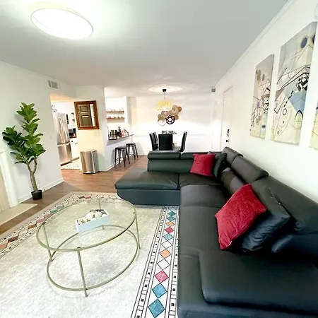 Luxury 2br In Midtown With Patio-balcony & Optional Parking Near Broadway, Vanderbilt & Centennial Park * Nashville