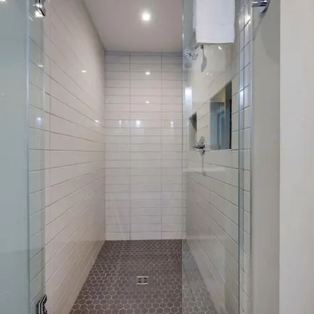 Holiday home Modern Townhome, Large Game Room, 10min To Downtown! Sleeps 10! Nashville
