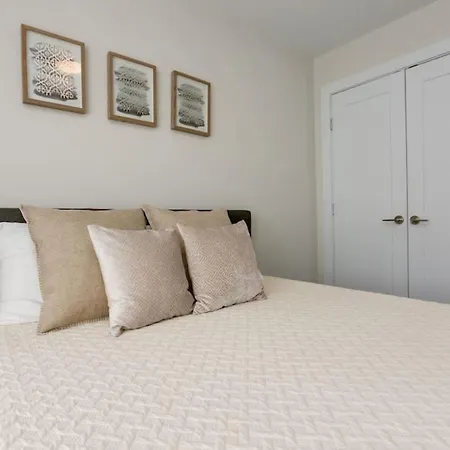 Modern Townhome, Large Game With Ping Pong, 10min To Downtown! Sleeps 10!