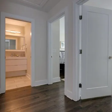 Modern Townhome, Large Game With Ping Pong, 10min To Downtown! Sleeps 10! Holiday home Nashville