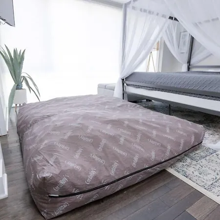 Modern Townhome, Large Game With Ping Pong, 10min To Downtown! Sleeps 10!