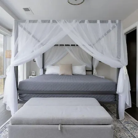 Modern Townhome, Large Game With Ping Pong, 10min To Downtown! Sleeps 10! *