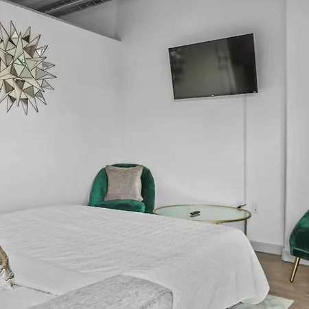 New In Nashville, Pool Gym Rooftop & Laundry 5 Min From Broadway Apartment *