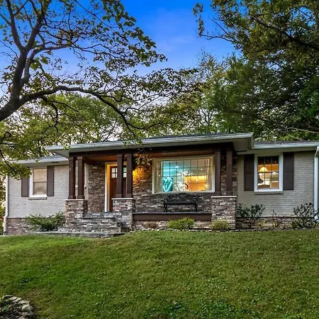 Holiday home Hillside Hot Tub Hideaway! King Bed / Fire Pit *