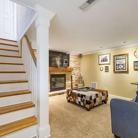 Holiday home Hillside Hot Tub Hideaway! King Bed / Fire Pit Nashville