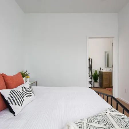 Apartment 12 South/ Gulch Luxury