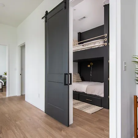 Apartment 12 South/ Gulch Luxury *