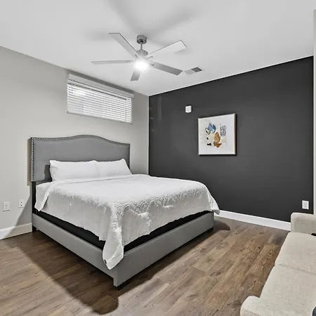 Apartment Midnight Manor Penthouse The Gulch *