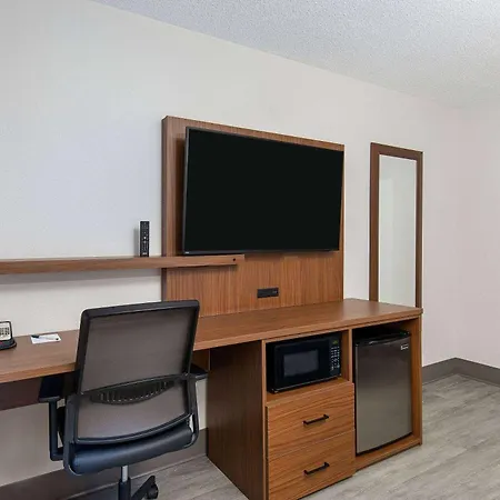 Hotel La Quinta By Wyndham Airport 3*