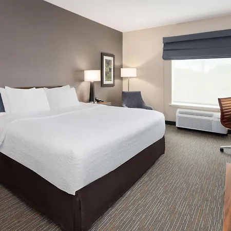 Hampton By Hilton Airport Century Place Hotel 3*