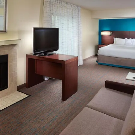 Hotel By Marriott Airport 3*