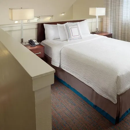 By Marriott Airport Hotel