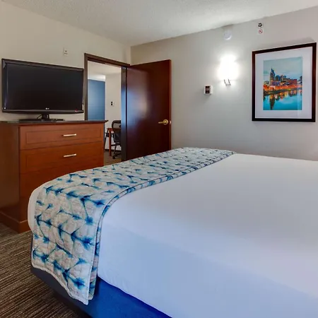 Drury & Airport Hotel 3*