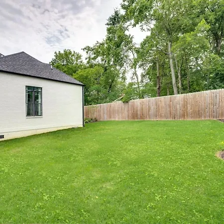 Elegant Spacious Furnished W Garage And Fenced Yard