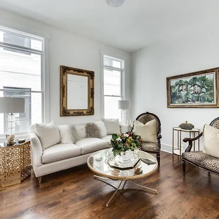 Elegant Spacious Furnished W Garage And Fenced Yard