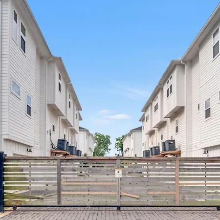Holiday home Diamond Retreat Townhome With Garage 3 Mi To Downtown *