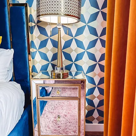 Dolly's Art Deco - Luxe Near Broadway Holiday home Nashville