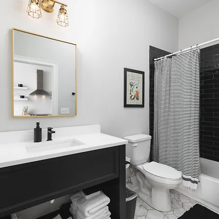 Apartment Near Downtown Broadway & Stadium With Free Parking *