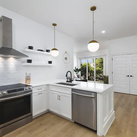 Near Downtown Broadway & Stadium With Free Parking