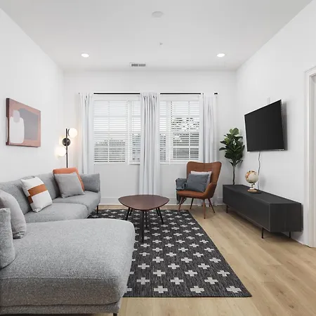 Chic And Cozy Designer 3 Miles To Downtown *