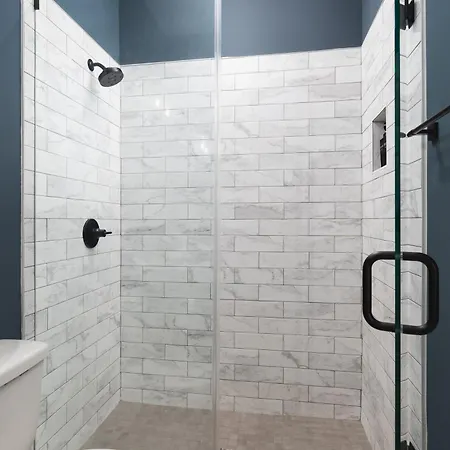 Apartment Stunning Spacious Near Restaurants & Coffee *