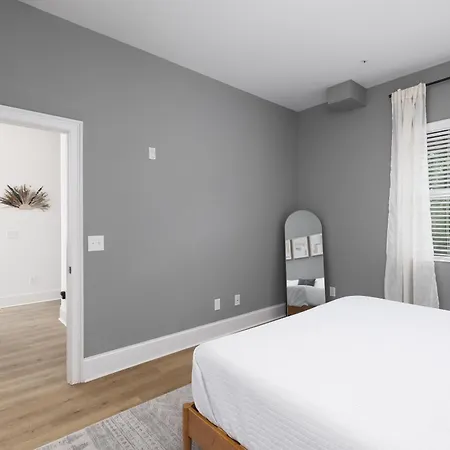 Apartment Stunning Spacious Near Restaurants & Coffee *