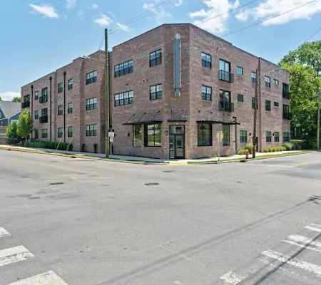 Near Downtown Broadway & Stadium - Free Parking Apartment *