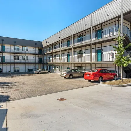 Chic East With Free Parking 3 Mi To Broadway *