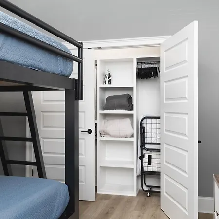 Chic East With Free Parking 3 Mi To Broadway *
