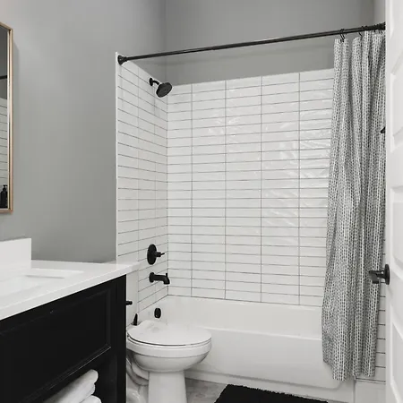 Apartment Chic East With Free Parking 3 Mi To Broadway