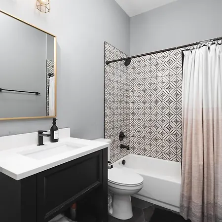 Apartment Near Downtown Broadway & Stadium With Free Parking *