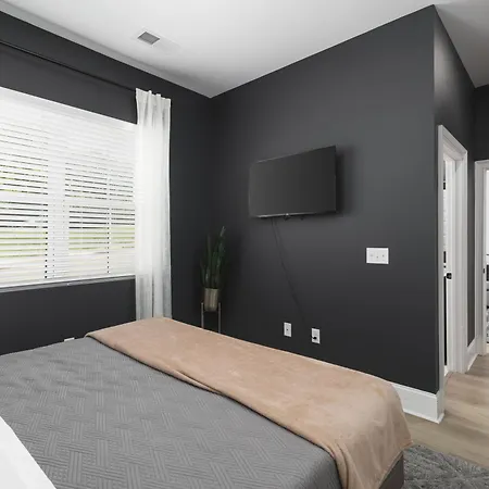 Apartment Near Downtown Broadway & Stadium With Free Parking *