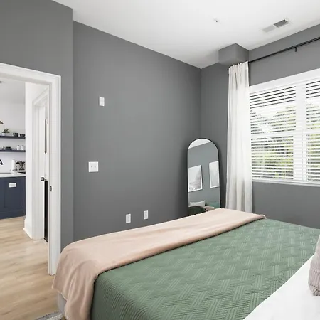 Modern Spacious With Parking By Downtown Broadway * Nashville