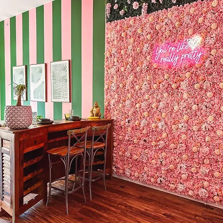 Dreaming With Dolly - Luxe Near Broadway
