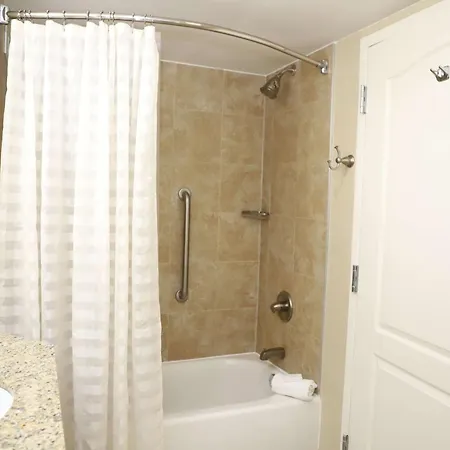 Hotel Embassy - At Vanderbilt 3*