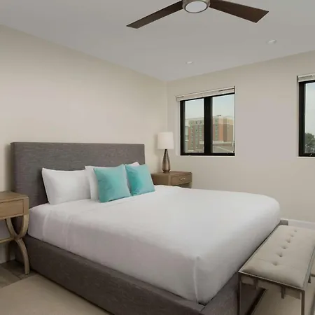Home2 By Hilton Downtown Convention Center 3*