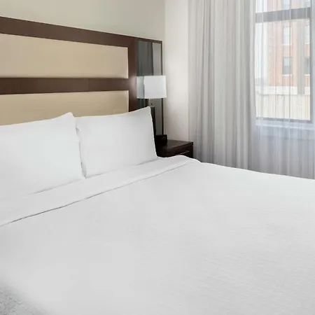 Hotel Homewood By Hilton Downtown