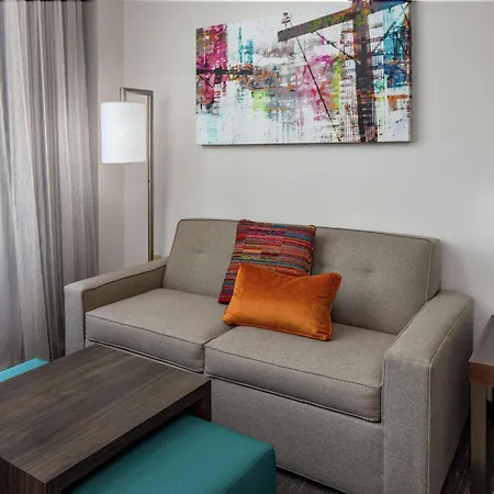 Hotel Homewood By Hilton Downtown