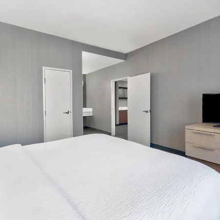 Courtyard By Marriott Hills Hotel 3*