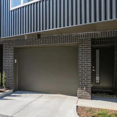 Luxury Townhome Skyline Views Mins To Dt Nashville