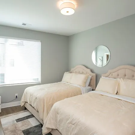 Luxury Townhome Skyline Views Mins To Dt Nashville