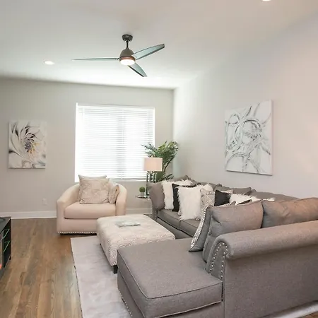 Luxury Townhome Skyline Views Mins To Dt Holiday home Nashville