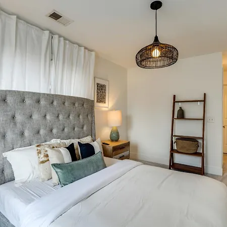 Skyline Views From Shelby With Wifi, Fully Furnished, Pet Friendly & In Unit Laundry *