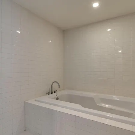 Artsy Chic 1br 30day Min With Wifi Ac Parking Tv Furnished Rooftop *