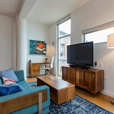 Artsy Extended Retreat Downtown Holiday home *