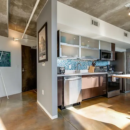 Holiday home Artsy Chic 1br 30day Min With Wifi Ac Parking Tv Furnished Rooftop Nashville