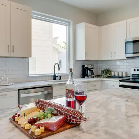 Holiday home - 5623, 5625, 5627 & 5629 Lenox Ave - 4 Combo