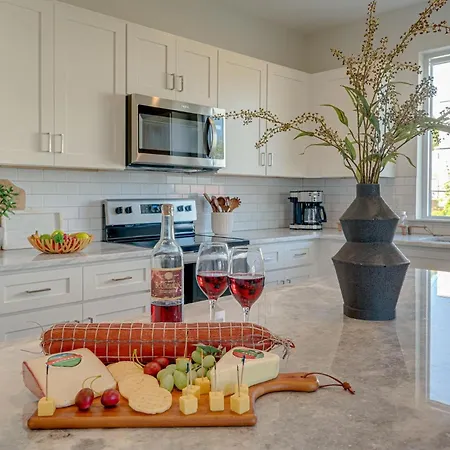 - 5629 & 5631 Lenox Ave - Combo Holiday home *