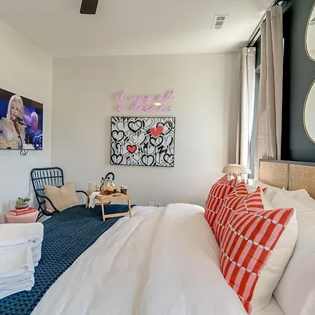 - 5629 & 5631 Lenox Ave - Combo Holiday home